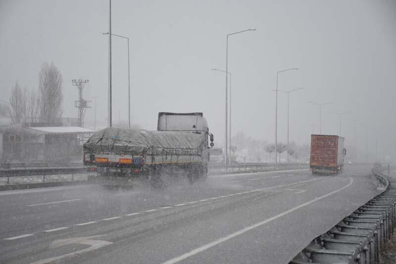 Meteoroloji'nin uyarısı sonrası başladı! 3 gün boyunca etkili olacak 3