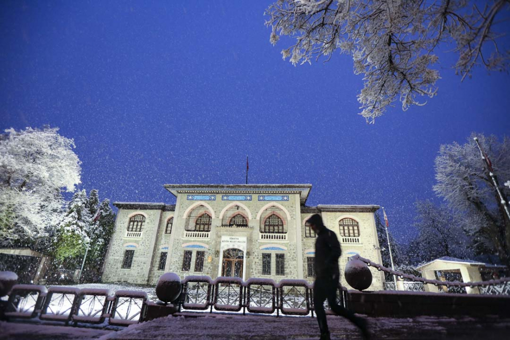 İstanbullu güne kar yağışıyla uyandı! İşte İstanbul'dan kar manzaraları... 2