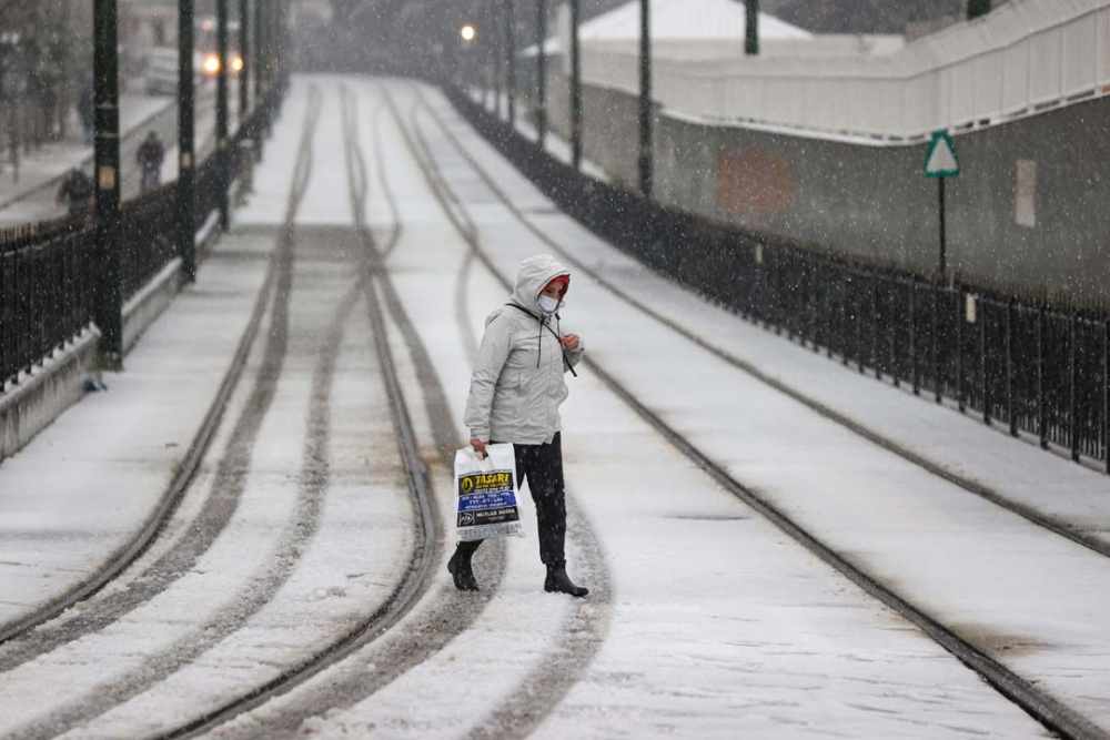 İstanbullu güne kar yağışıyla uyandı! İşte İstanbul'dan kar manzaraları... 20