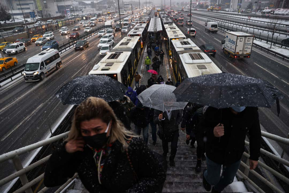 İstanbullu güne kar yağışıyla uyandı! İşte İstanbul'dan kar manzaraları... 22