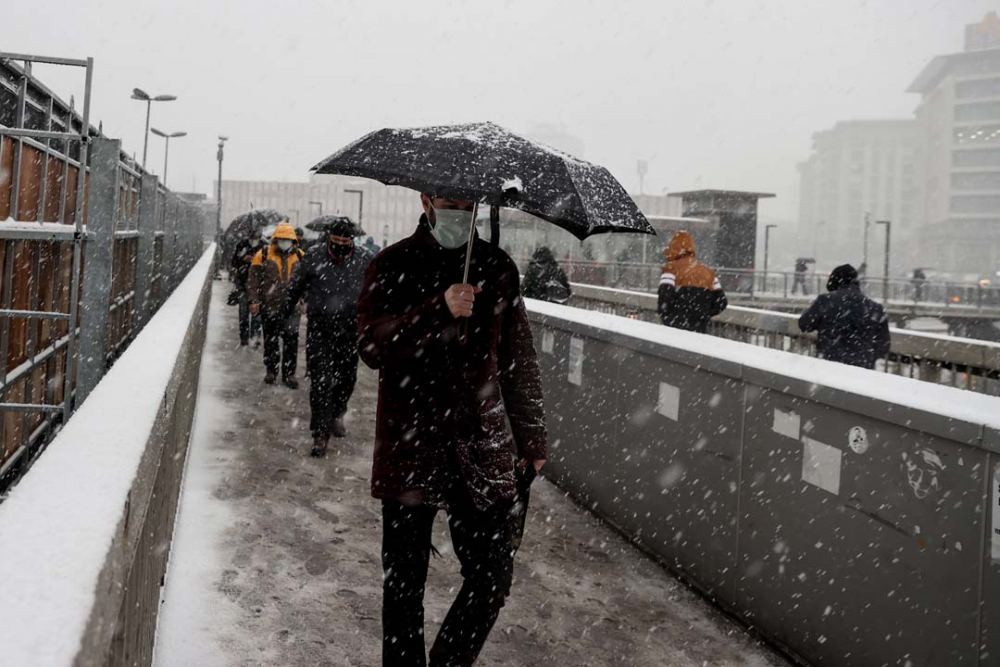 İstanbullu güne kar yağışıyla uyandı! İşte İstanbul'dan kar manzaraları... 30