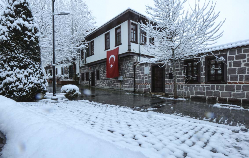 İstanbullu güne kar yağışıyla uyandı! İşte İstanbul'dan kar manzaraları... 32