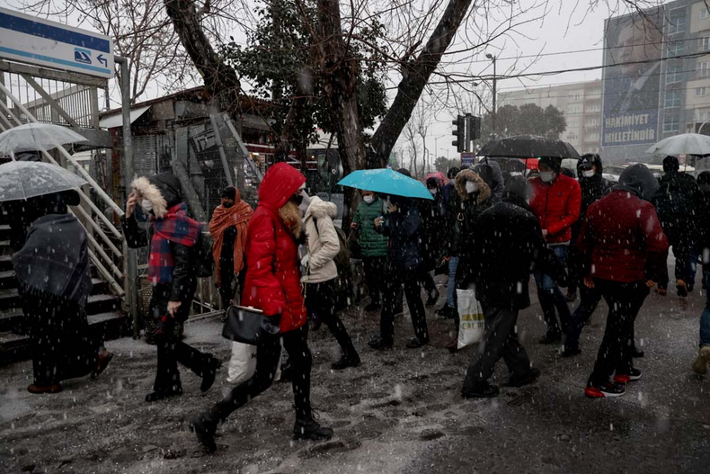 İstanbullu güne kar yağışıyla uyandı! İşte İstanbul'dan kar manzaraları... 35