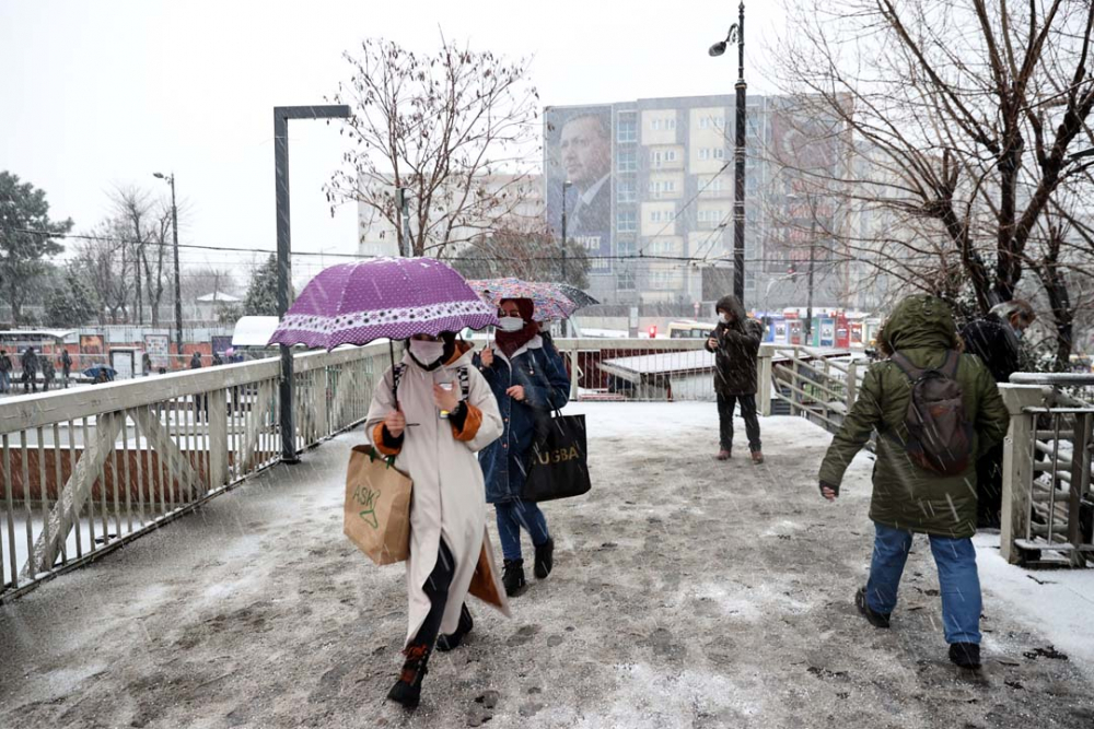 İstanbullu güne kar yağışıyla uyandı! İşte İstanbul'dan kar manzaraları... 36