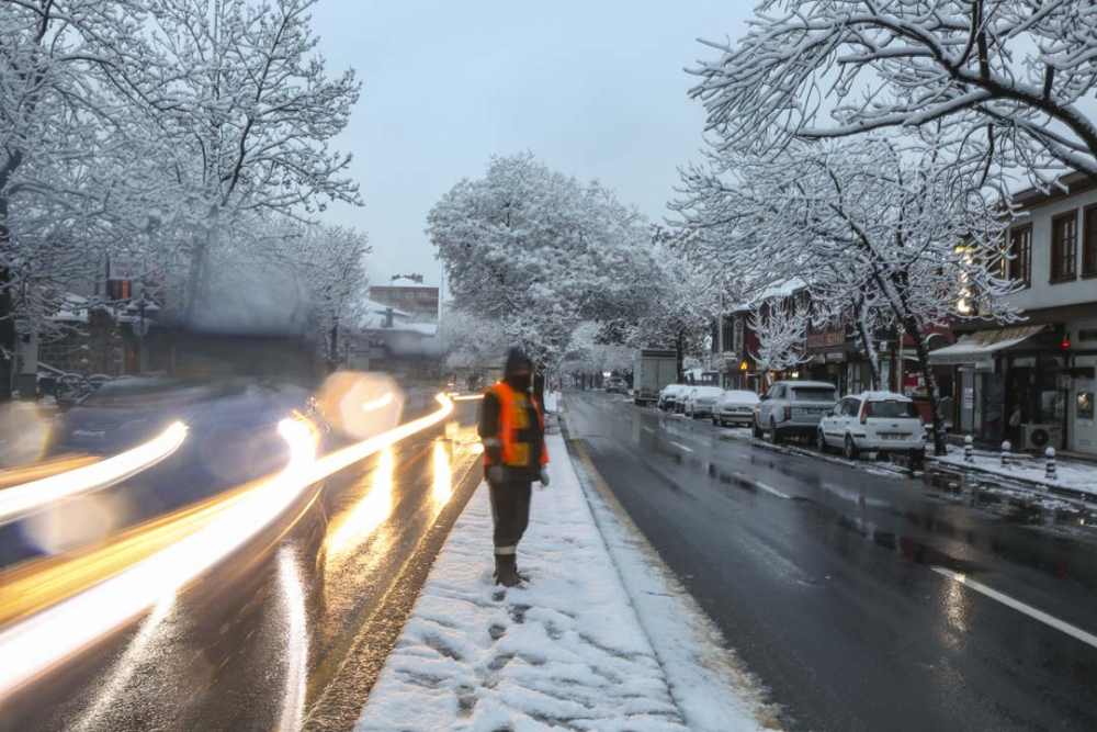 İstanbullu güne kar yağışıyla uyandı! İşte İstanbul'dan kar manzaraları... 4