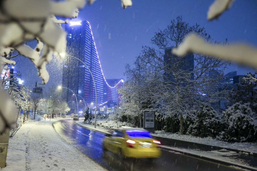 İstanbullu güne kar yağışıyla uyandı! İşte İstanbul'dan kar manzaraları... 5