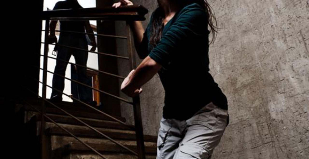 Evine erkek arkadaşını davet eden kadın doktor balkondan atıldı ! 1