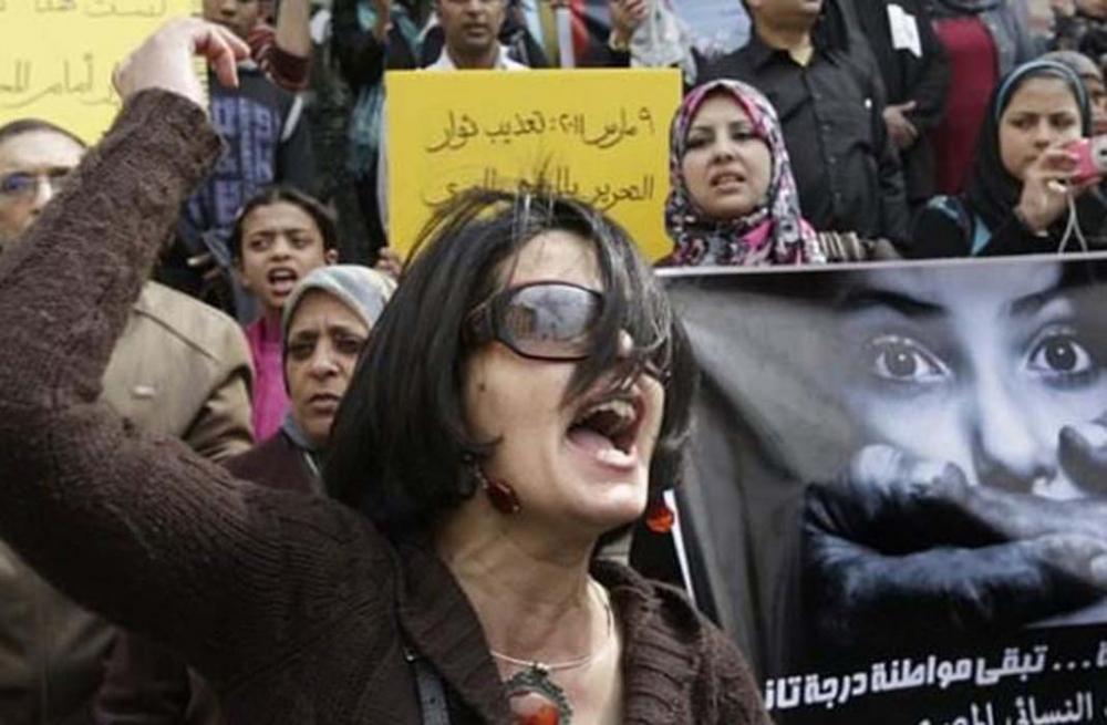 Evine erkek arkadaşını davet eden kadın doktor balkondan atıldı ! 4