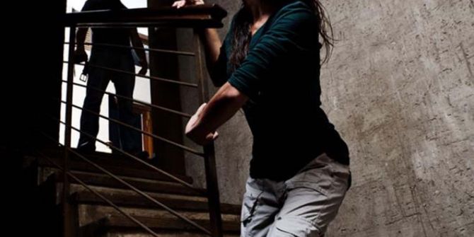 Evine erkek arkadaşını davet eden kadın doktor balkondan atıldı !