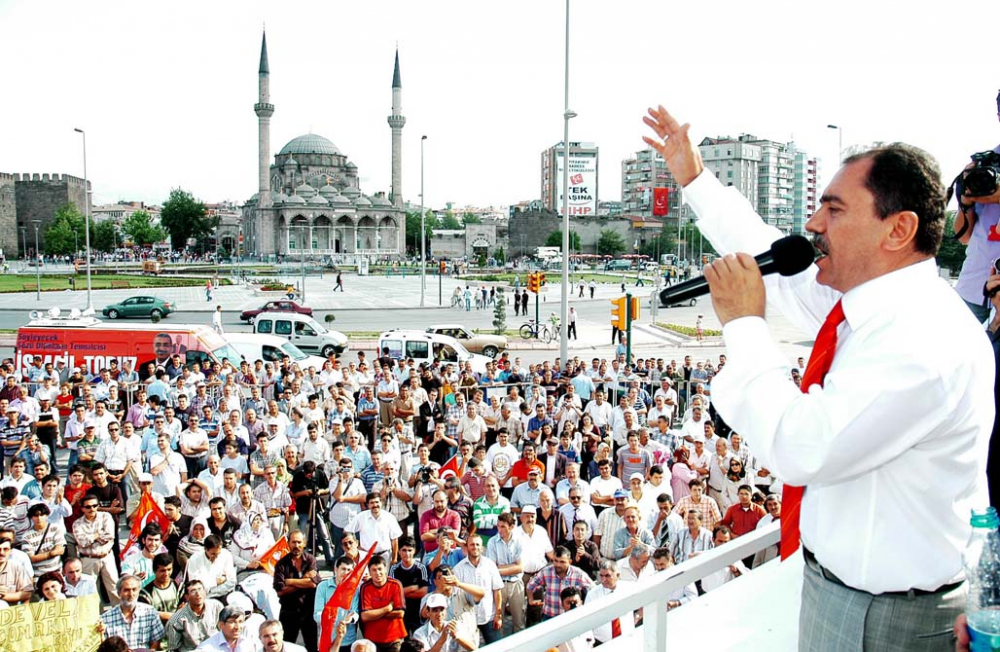 Bir milletin gönlünde taht kurmuştu! Muhsin Yazıcıoğlu aramızdan ayrılalı 12 yıl oldu 11