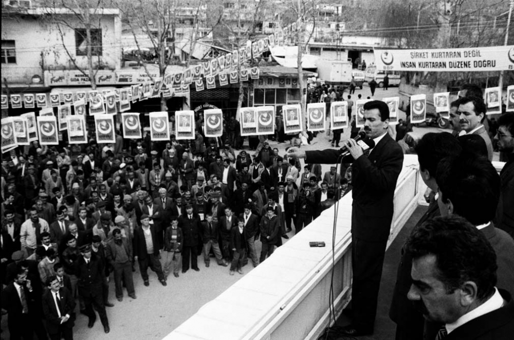 Bir milletin gönlünde taht kurmuştu! Muhsin Yazıcıoğlu aramızdan ayrılalı 12 yıl oldu 2