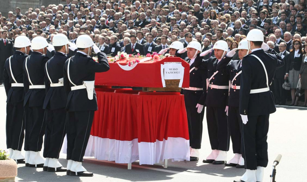 Bir milletin gönlünde taht kurmuştu! Muhsin Yazıcıoğlu aramızdan ayrılalı 12 yıl oldu 23