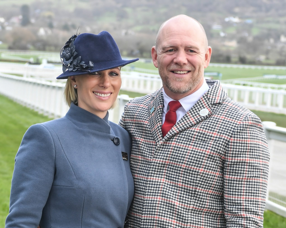 Kraliçe'nin torunu Zara Tindall, üçüncü bebeğini evinin banyosunda dünyaya getirdi! 4