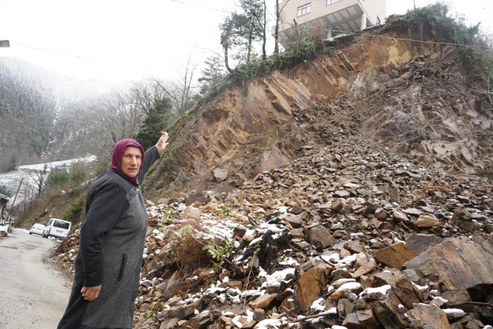 Evinin yanında heyelan meydana gelince kalp krizi geçirdi 10