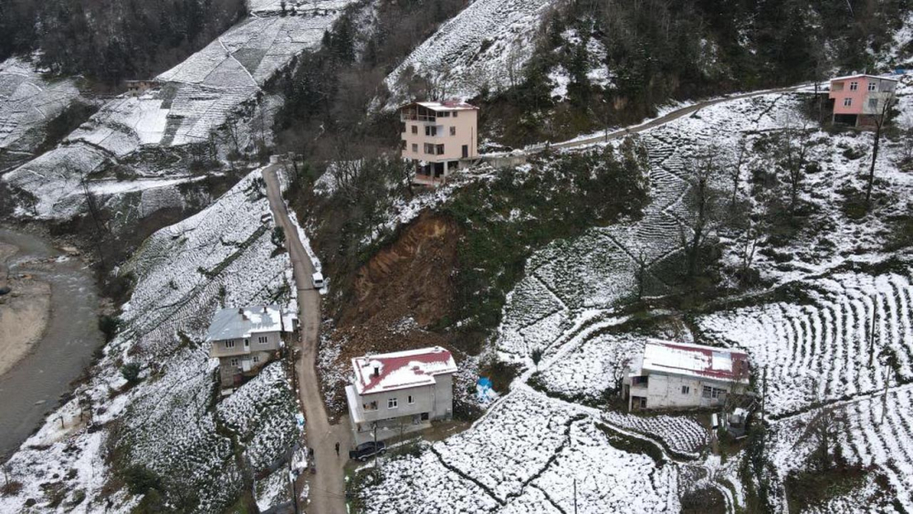 Evinin yanında heyelan meydana gelince kalp krizi geçirdi 4