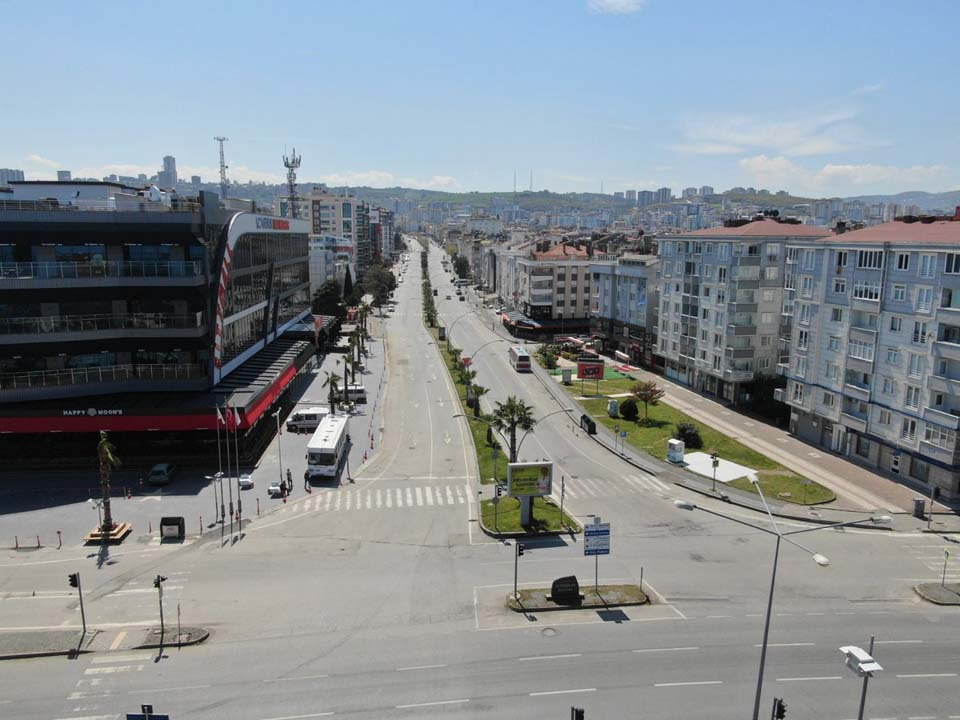 En yüksek riskli ilde korkutan manzara! Sokaklardaki yoğunluk tedirgin ediyor 7