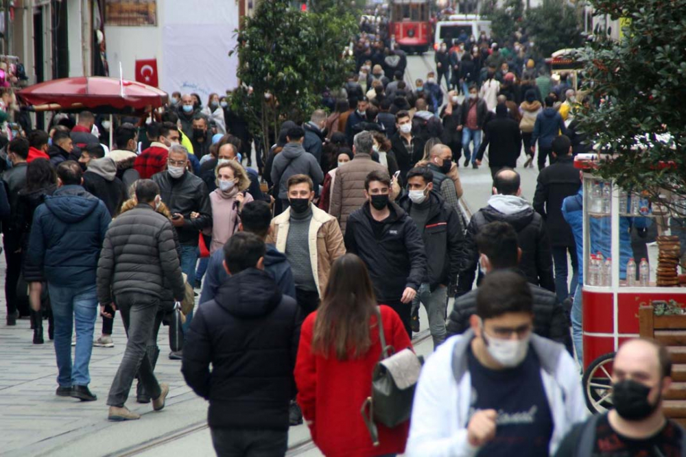 En yüksek riskli ilde korkutan manzara! Sokaklardaki yoğunluk tedirgin ediyor 8