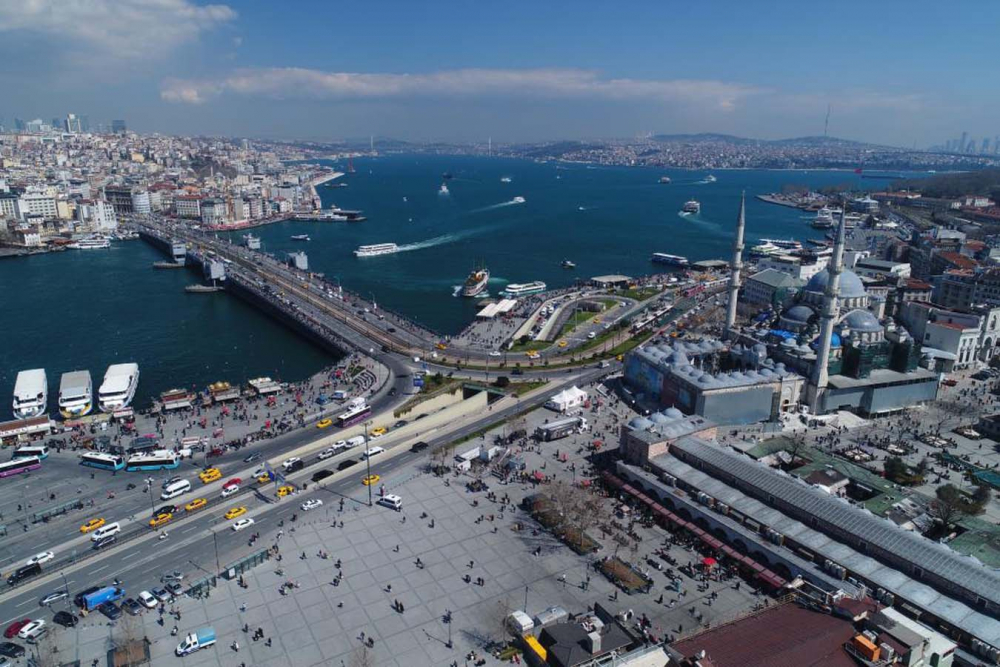 Adeta eski günlerine döndü! Eminönü Meydanı ve Galata Köprüsü vatandaşlarla dolup taştı! 4