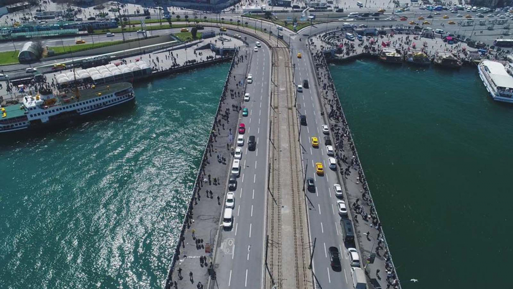 Adeta eski günlerine döndü! Eminönü Meydanı ve Galata Köprüsü vatandaşlarla dolup taştı! 5