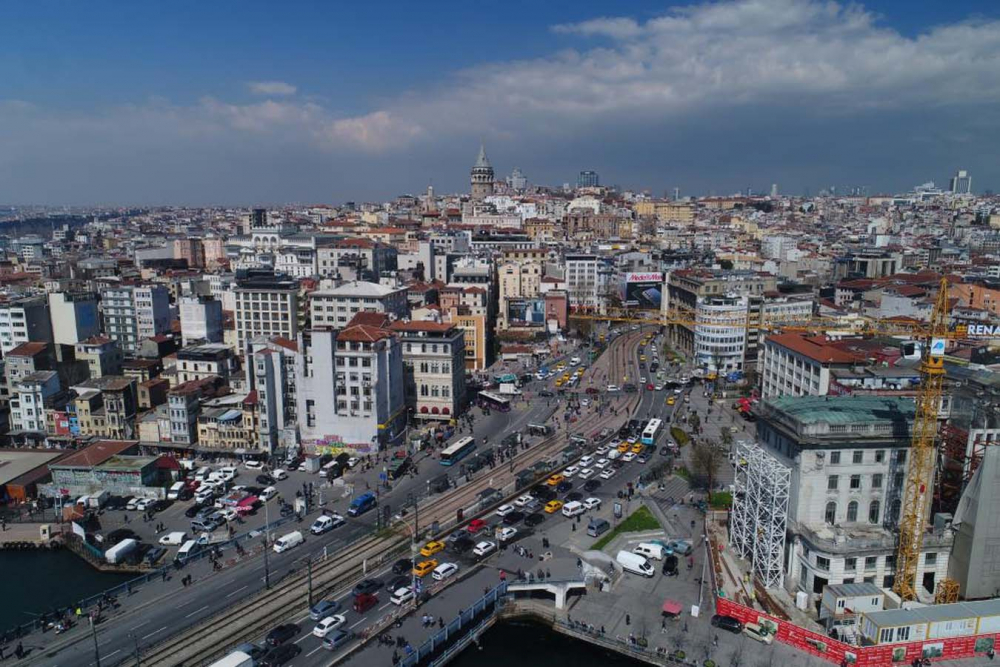 Adeta eski günlerine döndü! Eminönü Meydanı ve Galata Köprüsü vatandaşlarla dolup taştı! 7