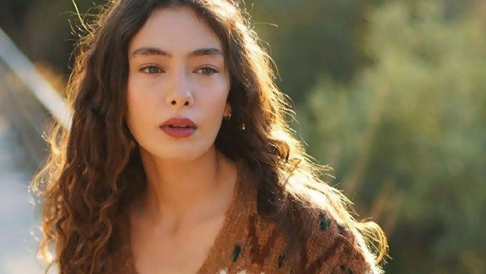 Neslihan Atagül, hastalığının tedavisi için İngiltere'ye gitti 7