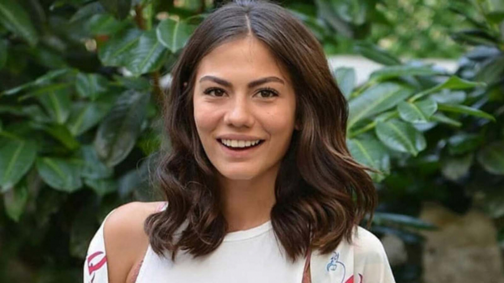 Demet Özdemir yaz özlemini tekne pozu ile dile getirdi 7