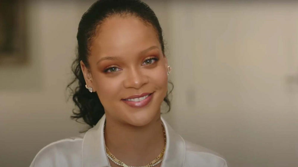 Rihanna'nın sokak tarzı beğeni topladı 1