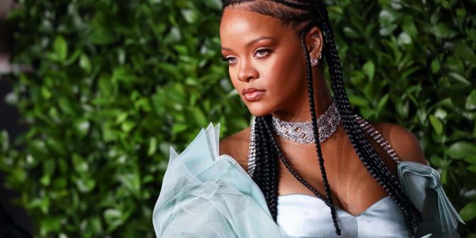 Rihanna'nın sokak tarzı beğeni topladı