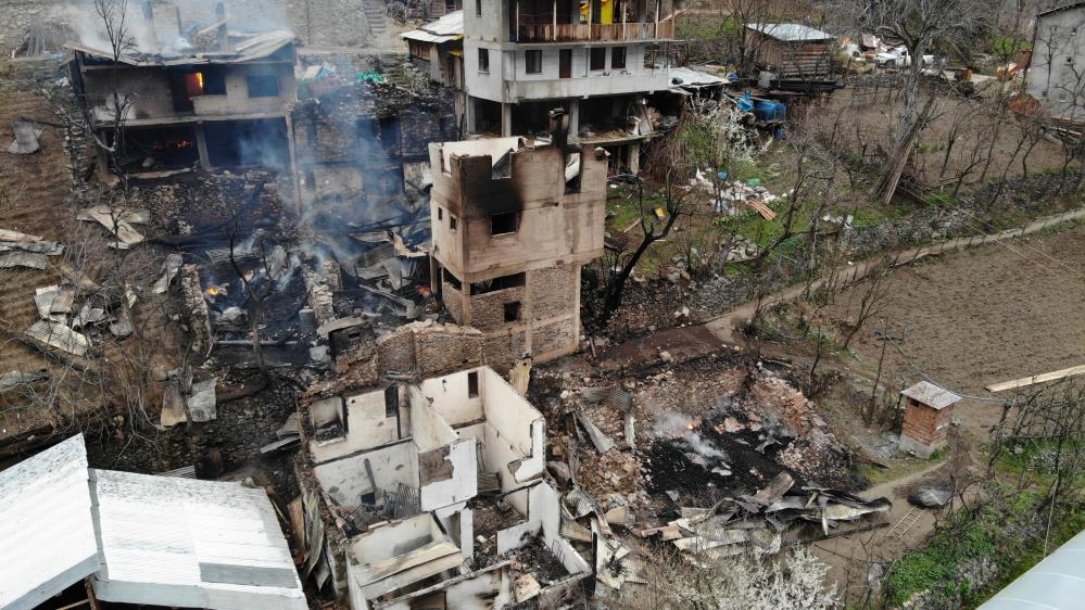 Yusufeli'nin yaraları sarılamamışken Artvin'de ikinci yangın: Ortaköy alev alev! 11