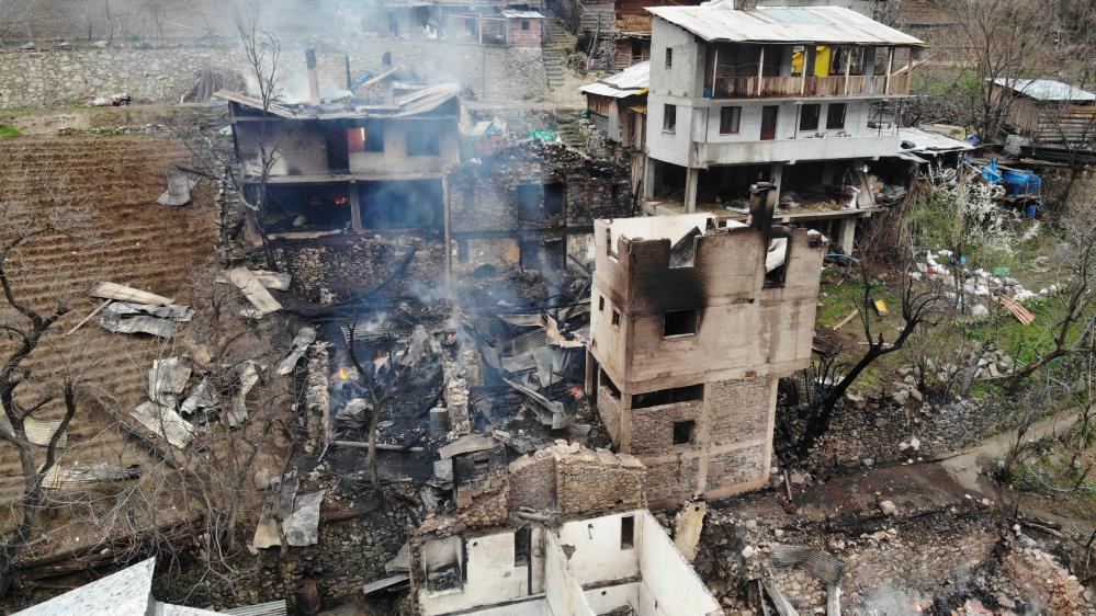 Yusufeli'nin yaraları sarılamamışken Artvin'de ikinci yangın: Ortaköy alev alev! 5