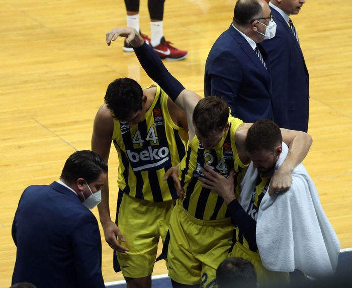 Jan Vesely, Fenerbahçe Beko - Barcelona maçında sakatlandı 2