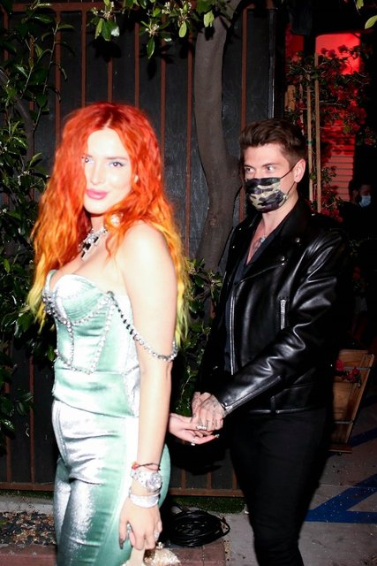 Benjamin Mascolo ile evlenme kararı alan Bella Thorne yüzüğünü gösterdi 7