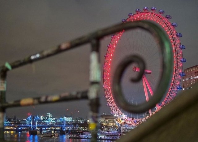 Düzenli insanlar için çekilmiş simetrik fotoğraflar 10