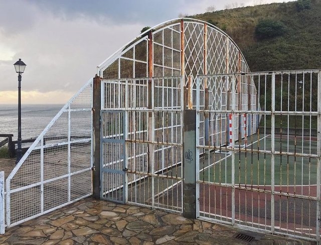 Düzenli insanlar için çekilmiş simetrik fotoğraflar 44