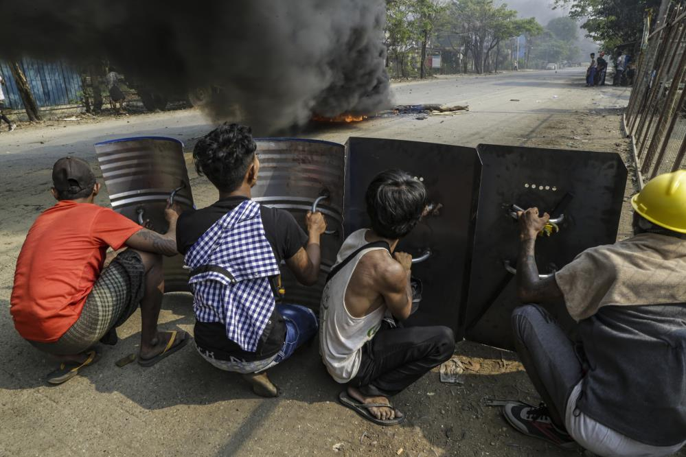 Myanmar'da katliam devam ediyor! Askeri ordu göstericilere ateş açtı: 80 ölü! 4