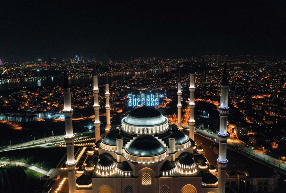 İstanbul'da camiler özel mahyalarla süslendi! 11