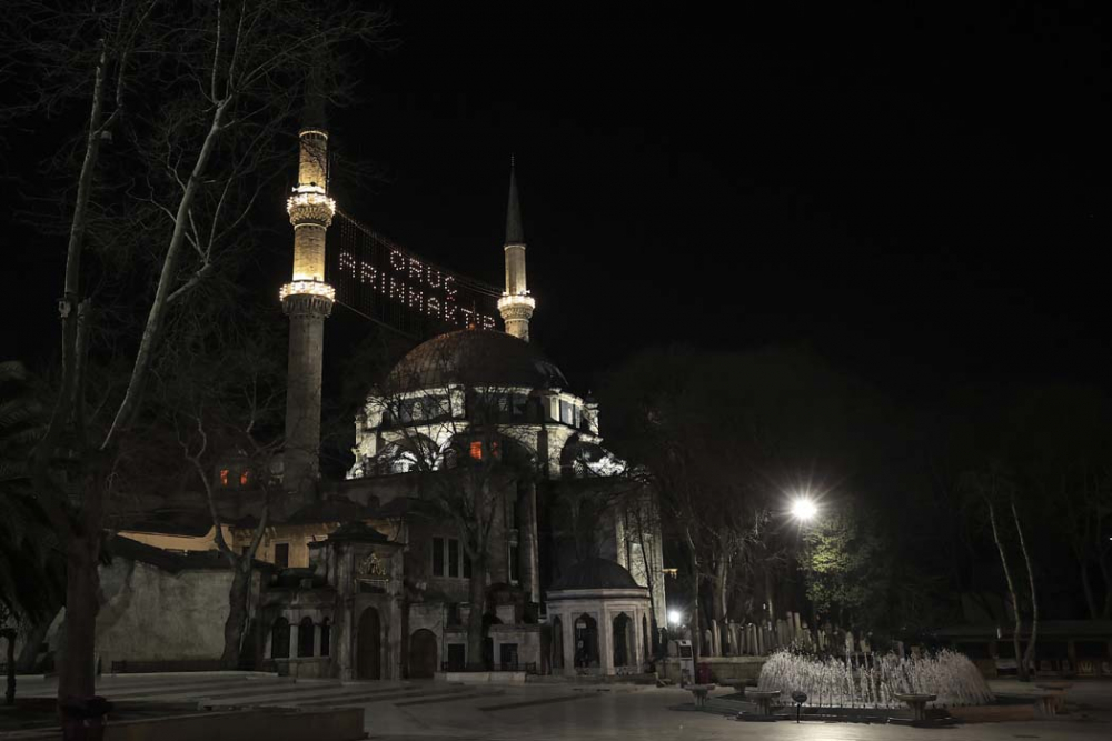 İstanbul'da camiler özel mahyalarla süslendi! 7