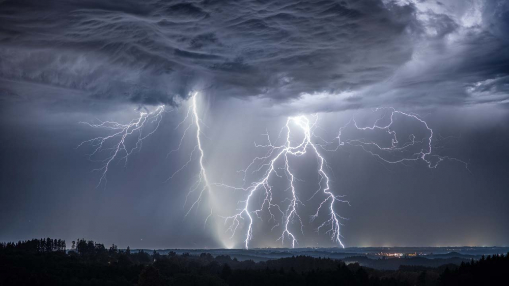 Meteoroloji uzmanı Prof. Dr. Orhan Şen'den kritik uyarı! Pazartesi günü İstanbul'da sağanak, dolu ve toz görülecek 4