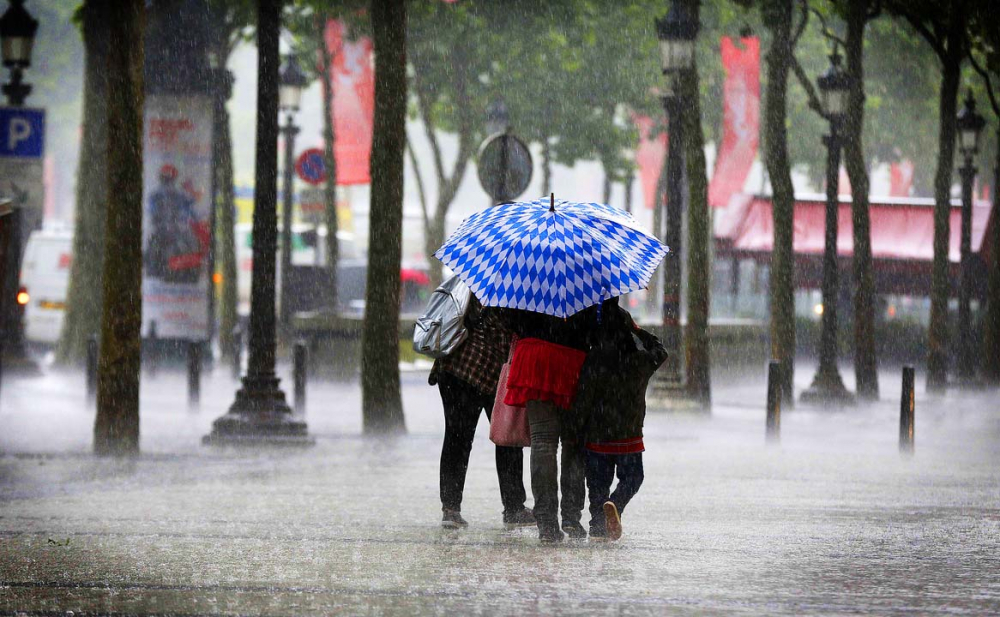 Meteoroloji uzmanı Prof. Dr. Orhan Şen'den kritik uyarı! Pazartesi günü İstanbul'da sağanak, dolu ve toz görülecek 5