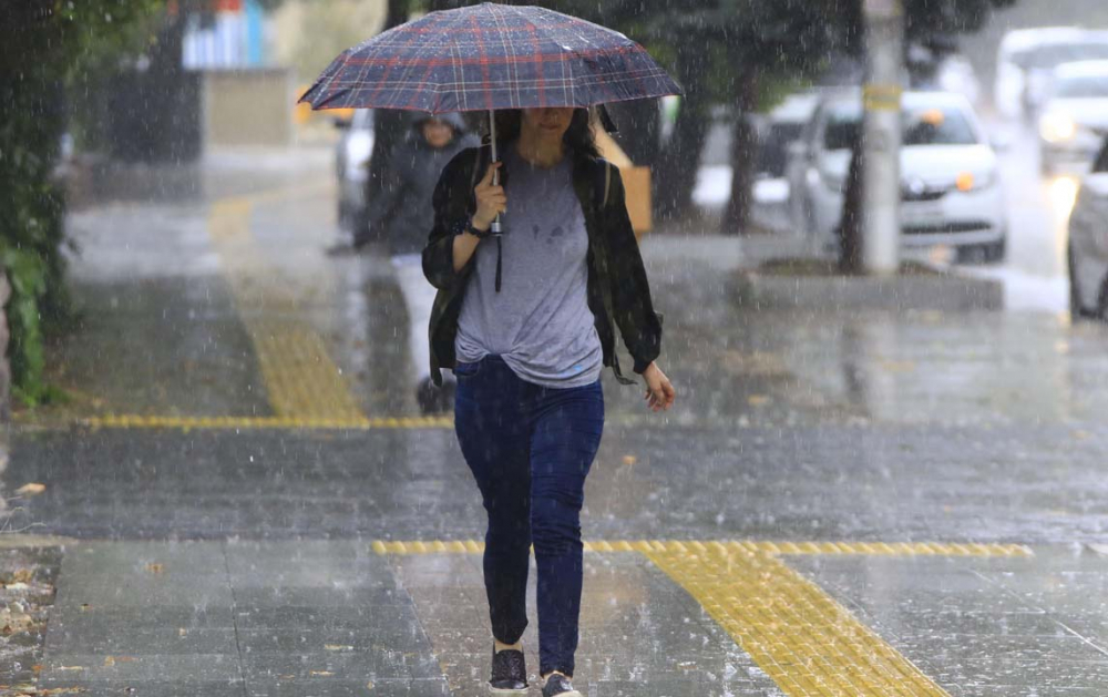 Meteoroloji uzmanı Prof. Dr. Orhan Şen'den kritik uyarı! Pazartesi günü İstanbul'da sağanak, dolu ve toz görülecek 7