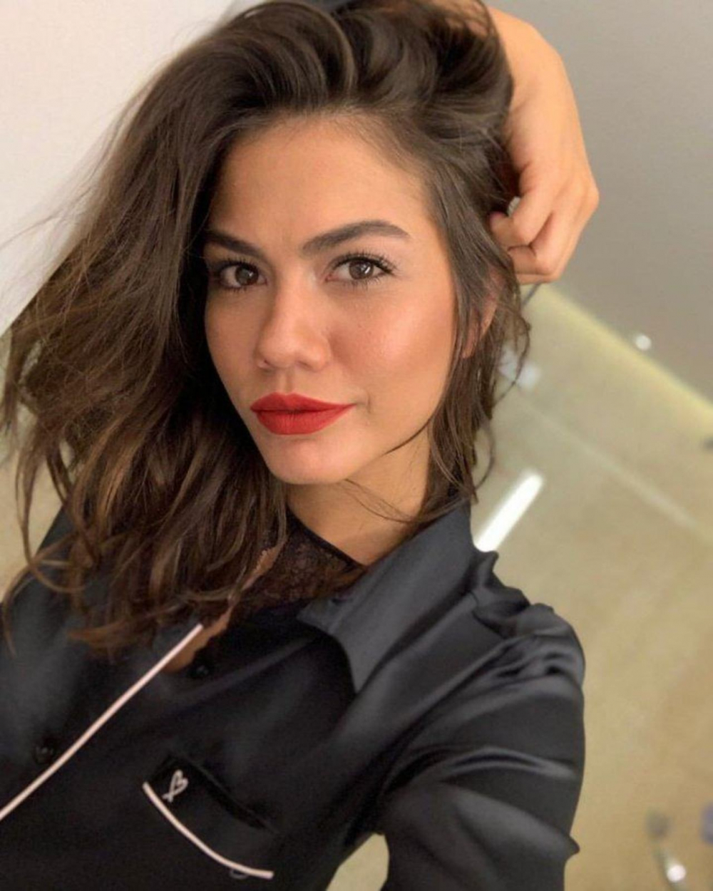 Demet Özdemir'in Netflix'e çekeceği filmdeki partneri belli oldu 6