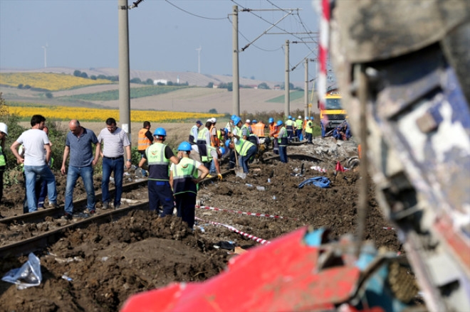 Tekirdağ'daki tren kazasından ortaya çıkan korkunç fotoğraflar 24