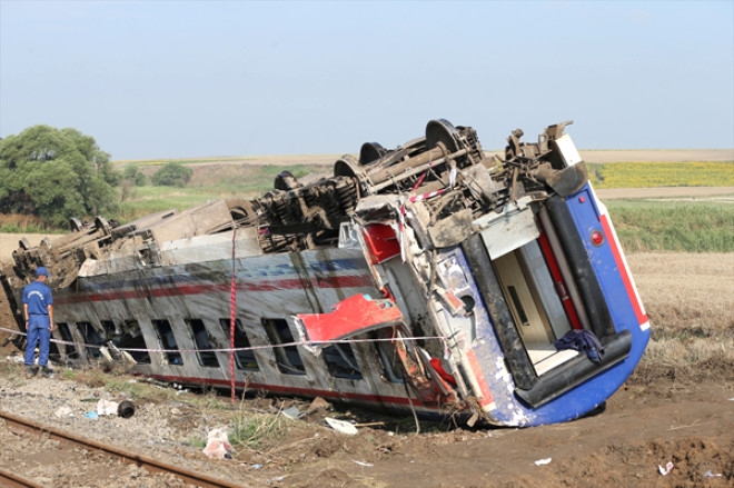 Tekirdağ'daki tren kazasından ortaya çıkan korkunç fotoğraflar 28