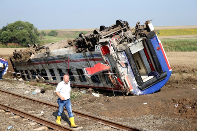 Tekirdağ'daki tren kazasından ortaya çıkan korkunç fotoğraflar 31