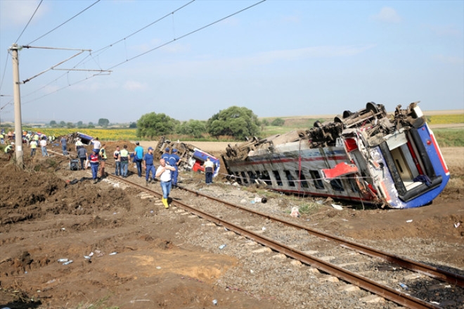 Tekirdağ'daki tren kazasından ortaya çıkan korkunç fotoğraflar 32