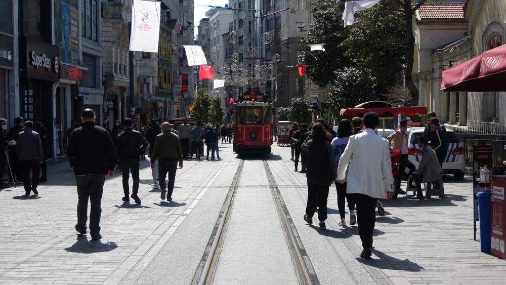 İğne atsan yere düşmez! İstanbullular tam kapanma öncesi hareketlilik oluşturdu! 1