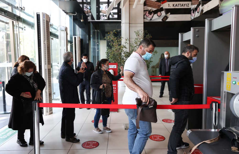 İğne atsan yere düşmez! İstanbullular tam kapanma öncesi hareketlilik oluşturdu! 24