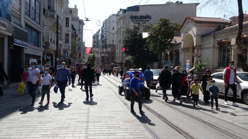 İğne atsan yere düşmez! İstanbullular tam kapanma öncesi hareketlilik oluşturdu! 8