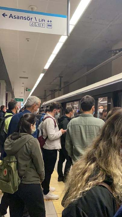 Tam kapanmanın ilk gününde yoğunluk yaşandı, ek seferler konuldu 2