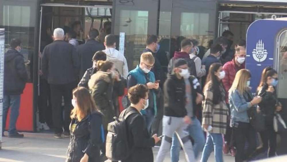 Tam kapanmanın ilk gününde yoğunluk yaşandı, ek seferler konuldu 6